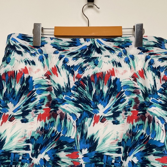 NWT Izod Golf Skort Women SZ 12 Blue Red White Abstract Geo Sporty Stretch Skirt - Picture 3 of 14